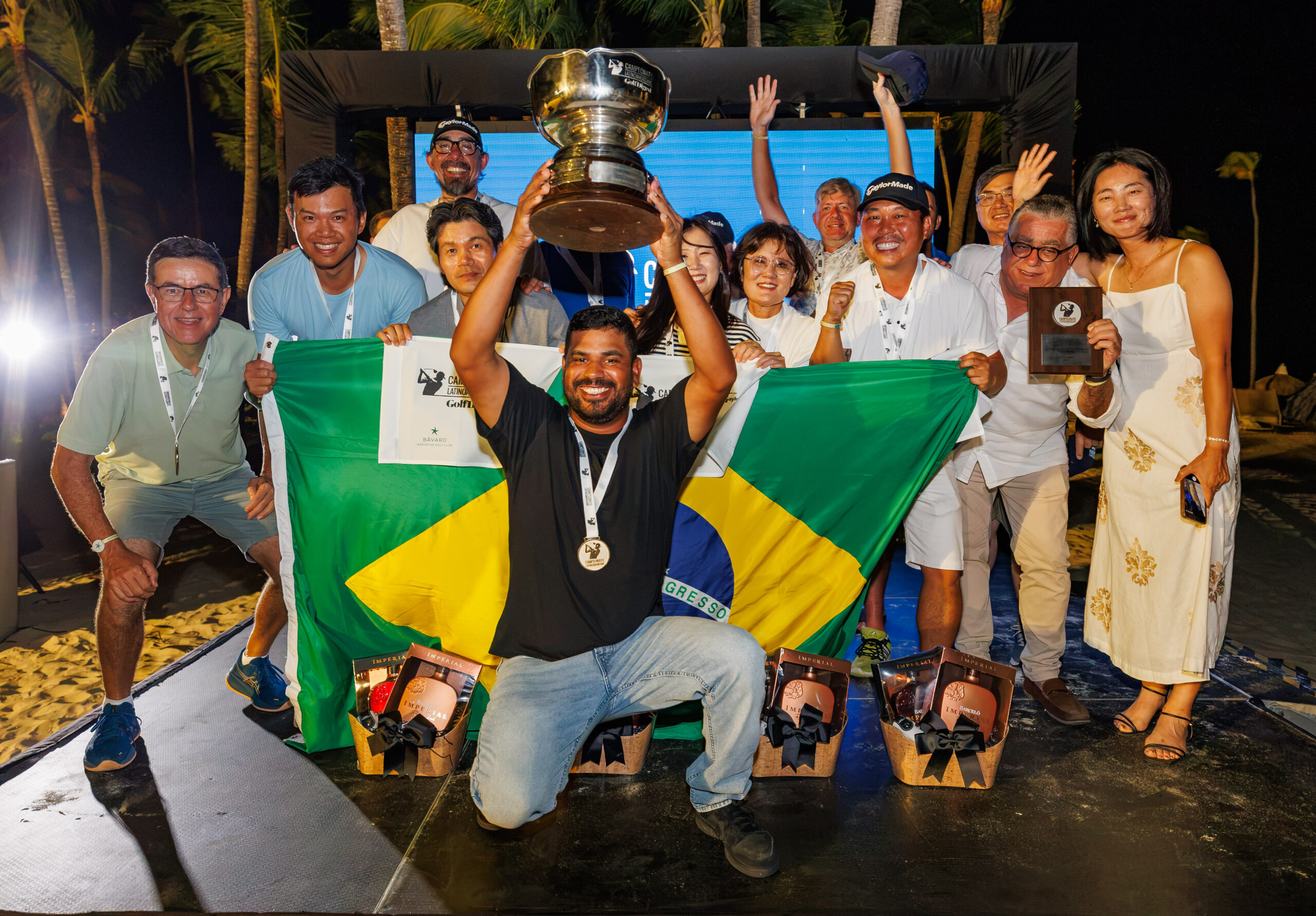 Lee más sobre el artículo ¡Una noche inolvidable coronó a los campeones de la XVIII Edición en Punta Cana!